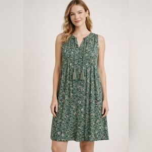 Old Navy sage green floral dress 100% Viscose